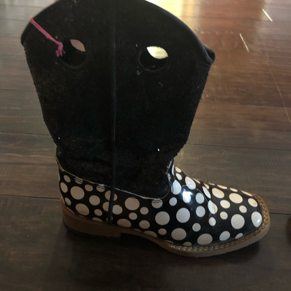 Boots - Picture 3 of 6